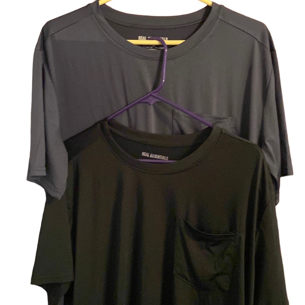 💜💜 Bundle of 2 Men’s TeeShirts by REAL ESSENTIALS Size XL